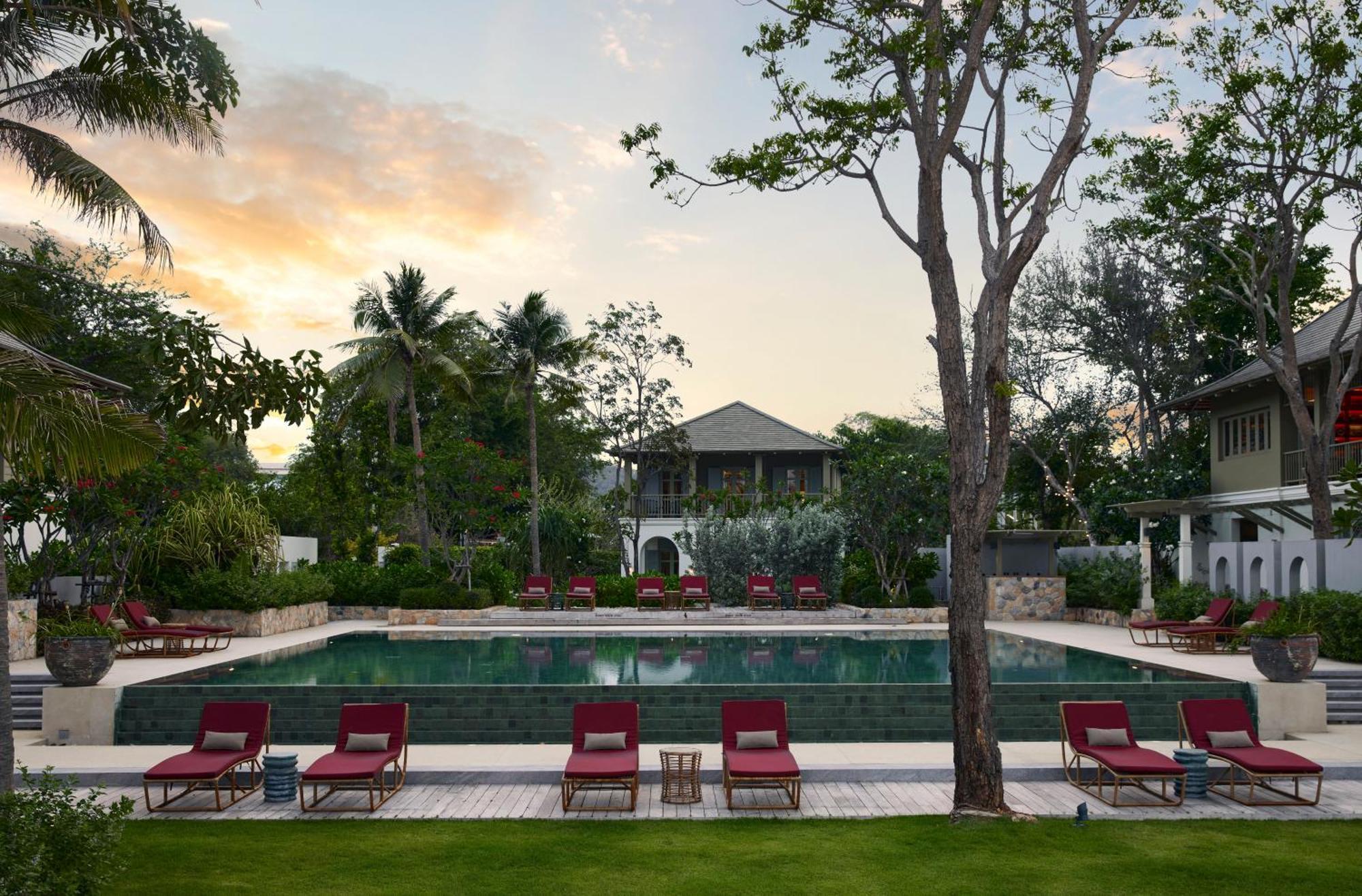 Charras Bhawan Hotel And Residences Hua Hin Esterno foto